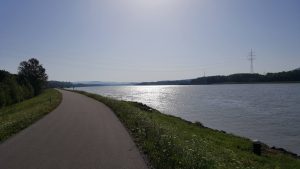 Entlang der Donau, Donauradweg, Österreich