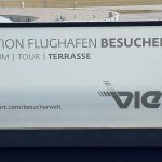 Besucherwelt Werbung auf der Besucherterrasse des Flughafens Wien