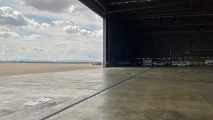 Blick aus dem Hangar Flughafen Wien