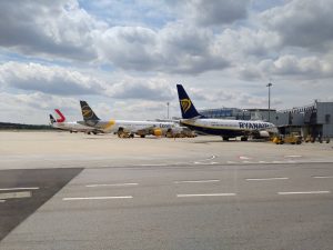 Fahrt über den Flughafen Wien