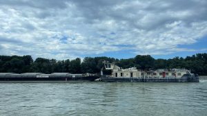 Lastkahn auf der Donau